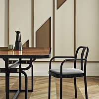 Стол Caryllon от Gebruder Thonet Vienna